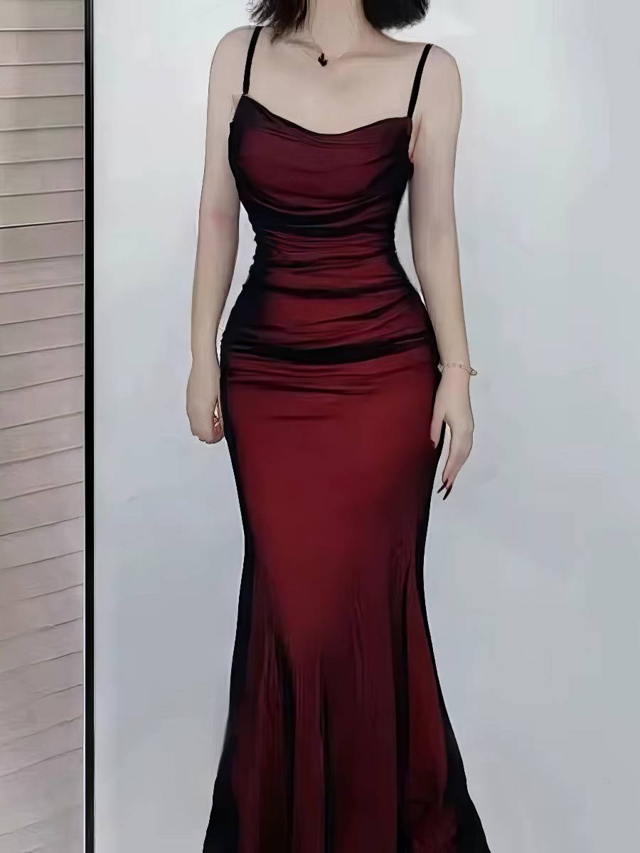 Robe Sirène Rouge Satinée Drapée Bretelles Fines