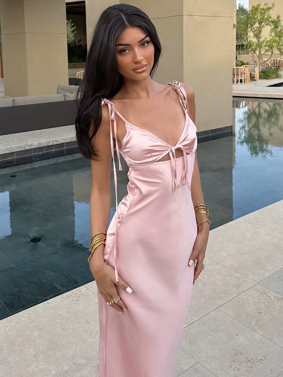 Robe Sirène Satin Rose Bretelles Nouées Décolleté Plongeant
