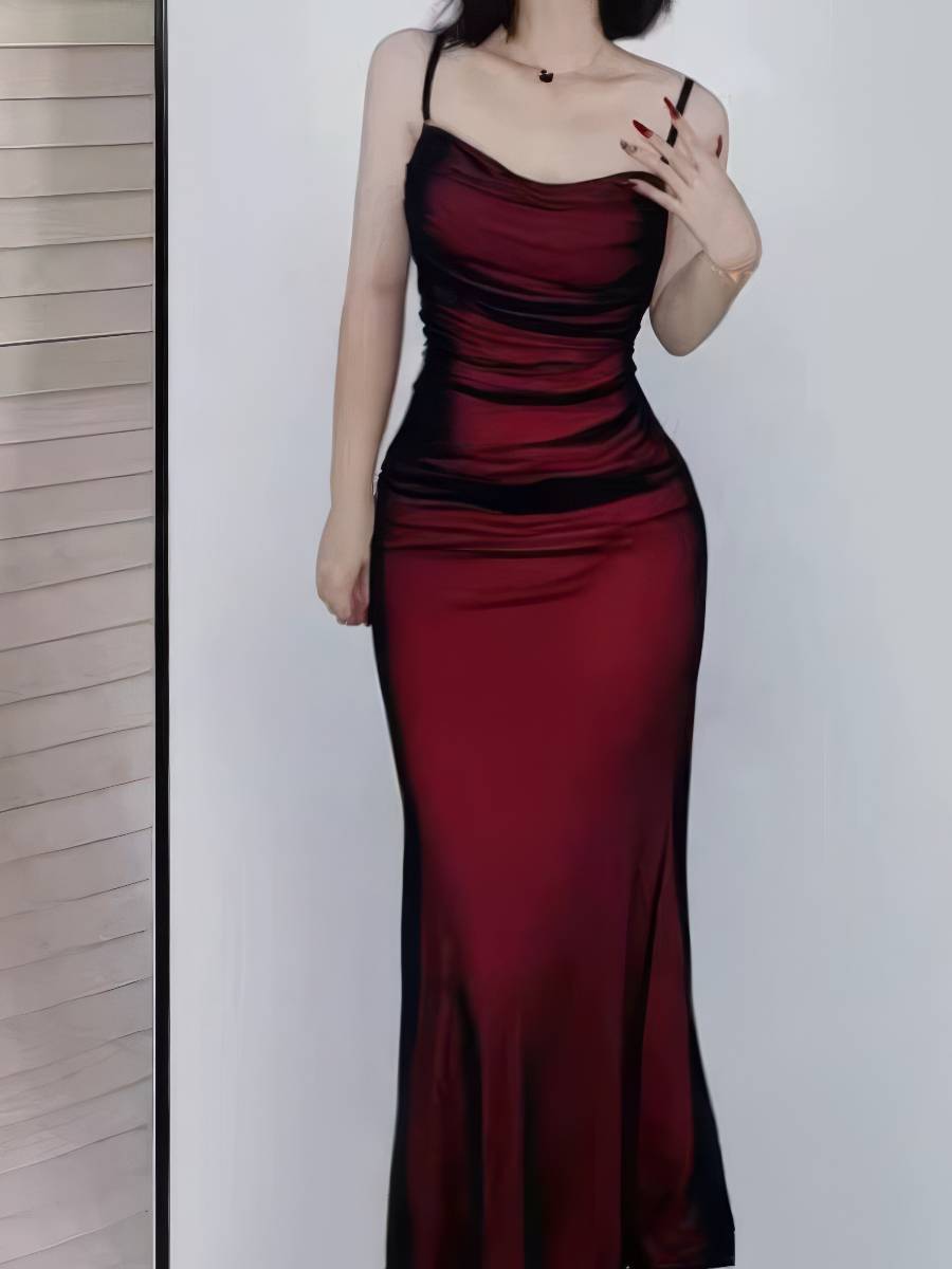 Robe Sirène Rouge Satinée Drapée Bretelles Fines Robe Sirène Rouge Satinée Drapée Bretelles Fines image 1
